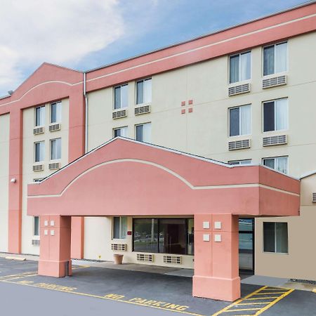 Super 8 By Wyndham Danbury Motel Dış mekan fotoğraf