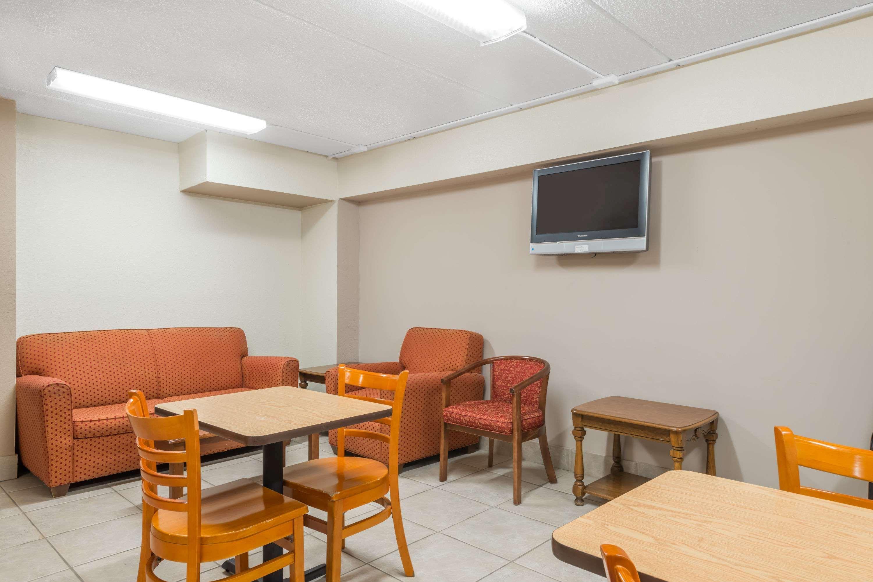 Super 8 By Wyndham Danbury Motel Dış mekan fotoğraf