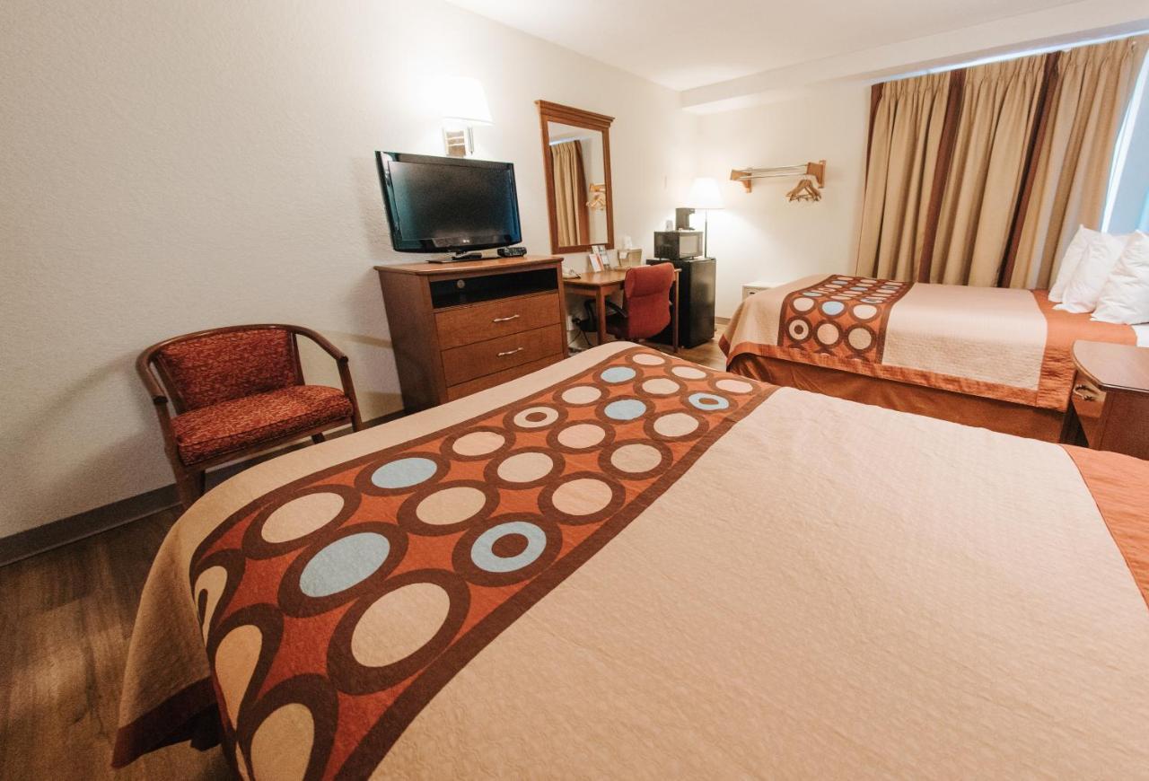 Super 8 By Wyndham Danbury Motel Dış mekan fotoğraf