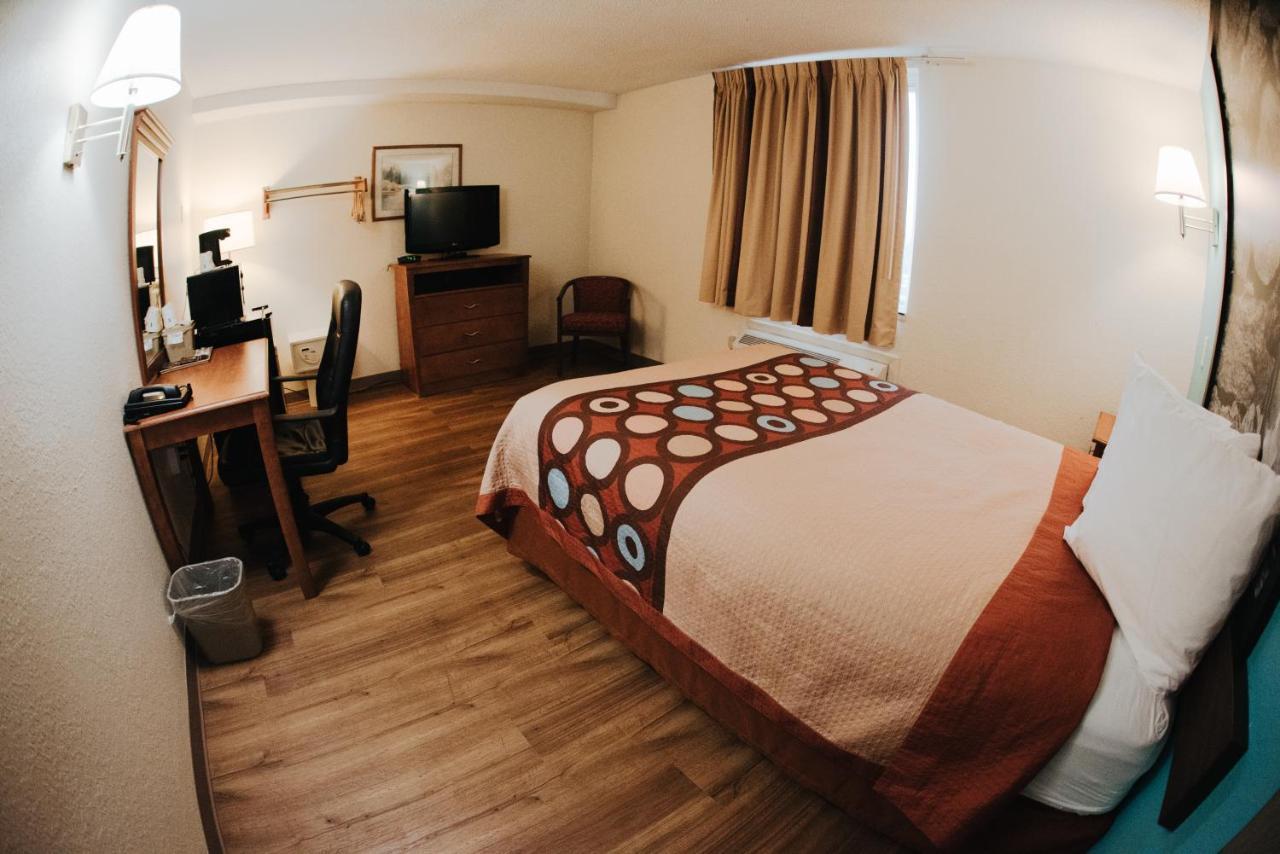 Super 8 By Wyndham Danbury Motel Dış mekan fotoğraf