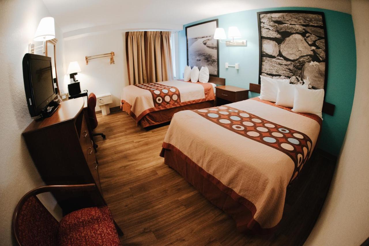Super 8 By Wyndham Danbury Motel Dış mekan fotoğraf