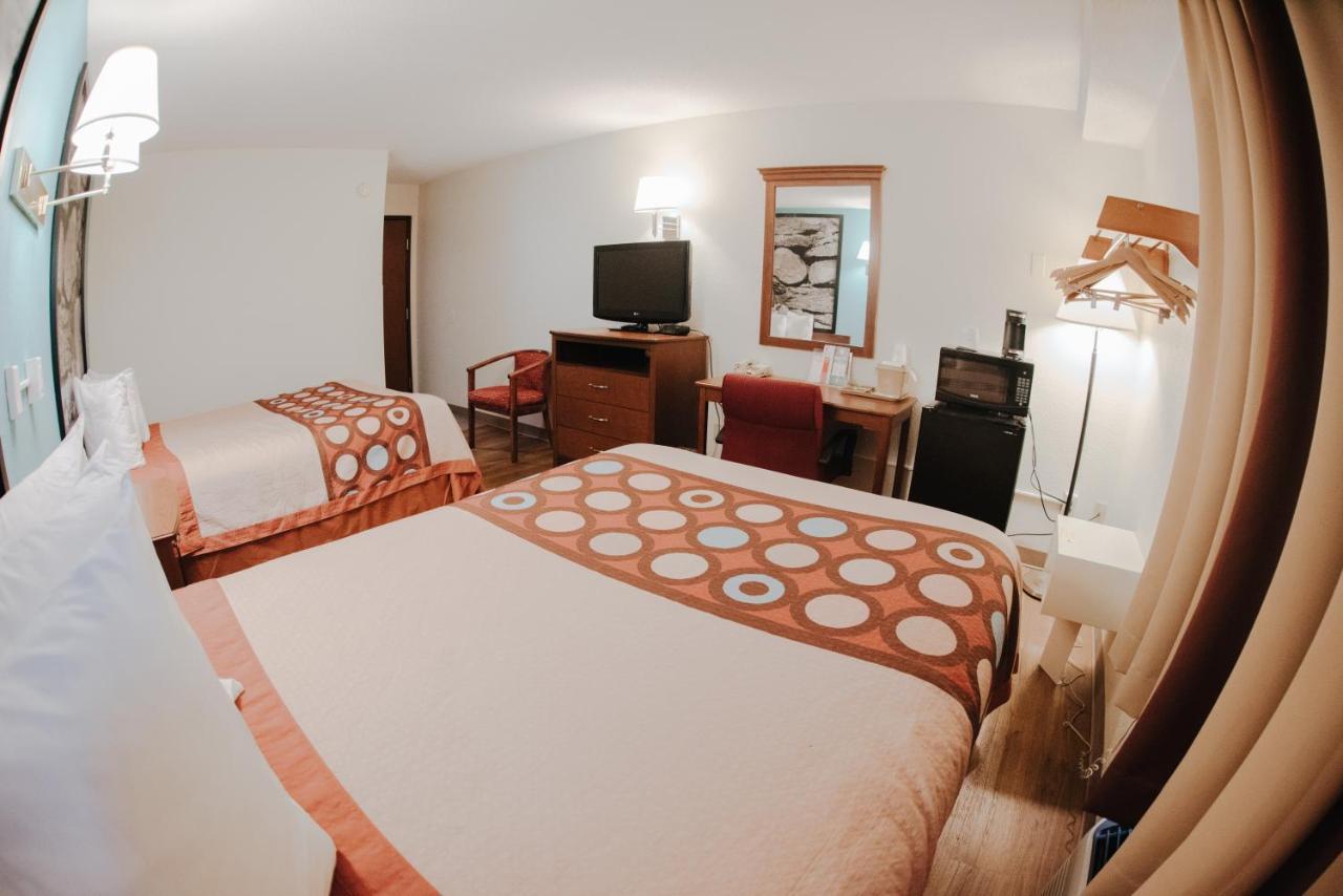Super 8 By Wyndham Danbury Motel Dış mekan fotoğraf